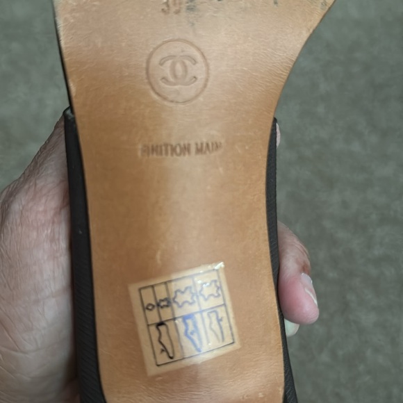 Chanel Brown and Gold Sandals. In original Box. Size 39 pre-owned - Picture 6 of 7